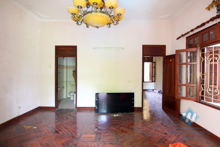 Cheap house for rent in the heart of Tay Ho over 400 sqm usage area